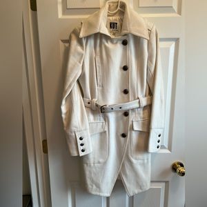 KUT from the Kloth white jacket is absolutely beautiful! In excellent condition!